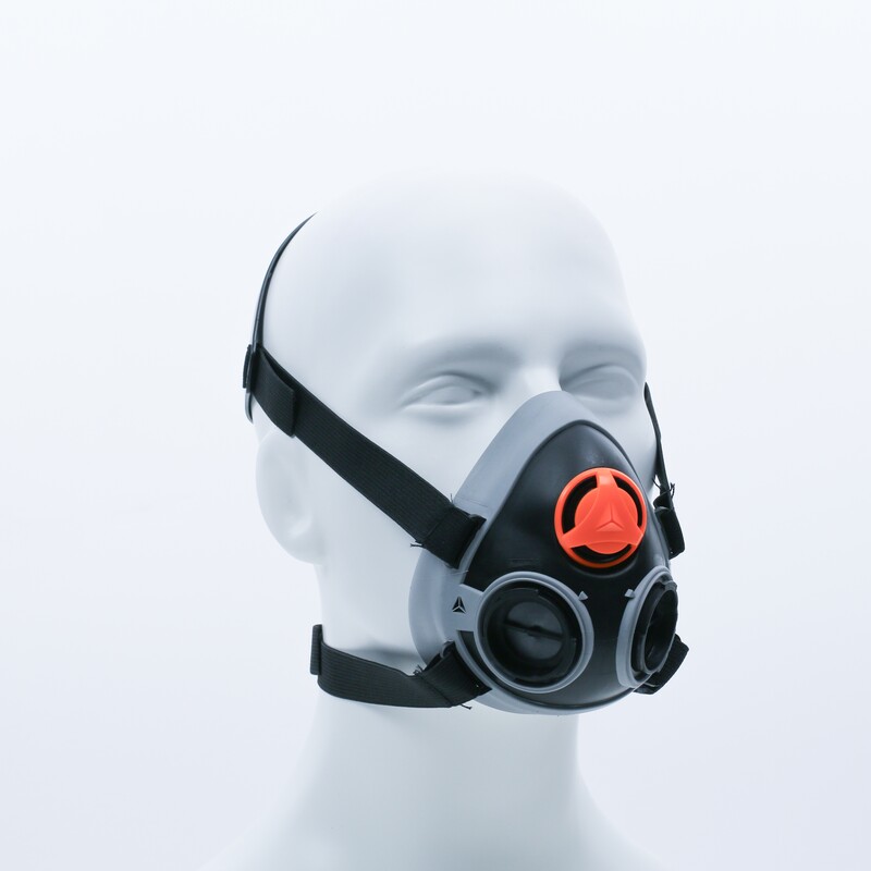 Opätovne použiteľná polomaska s dvojitým filtrom, lisovaná, spájajúca poddajnosť a dobré držanie v chemickom prostredí a prostredí s časticami